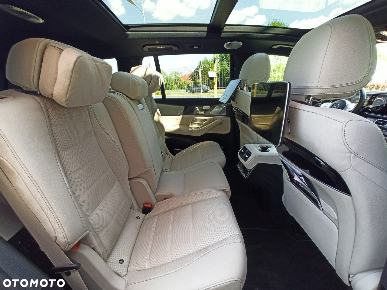 Mercedes-Benz GLS - 14