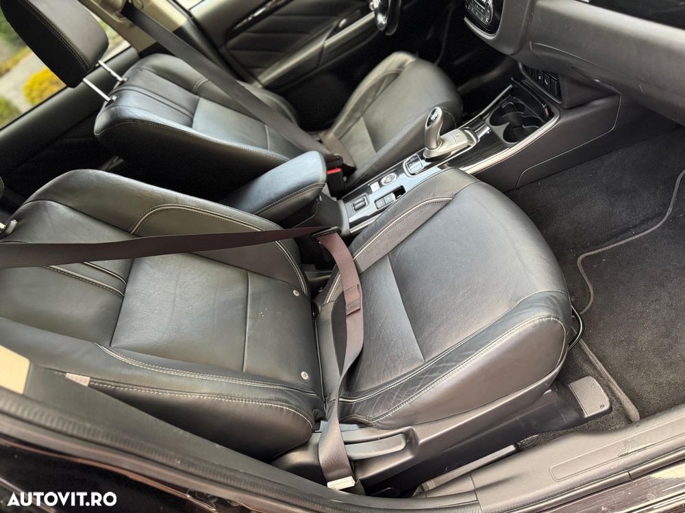 Mitsubishi Outlander - 14