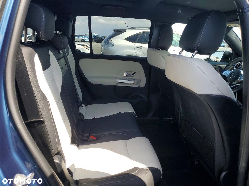 Mercedes-Benz GLB - 10