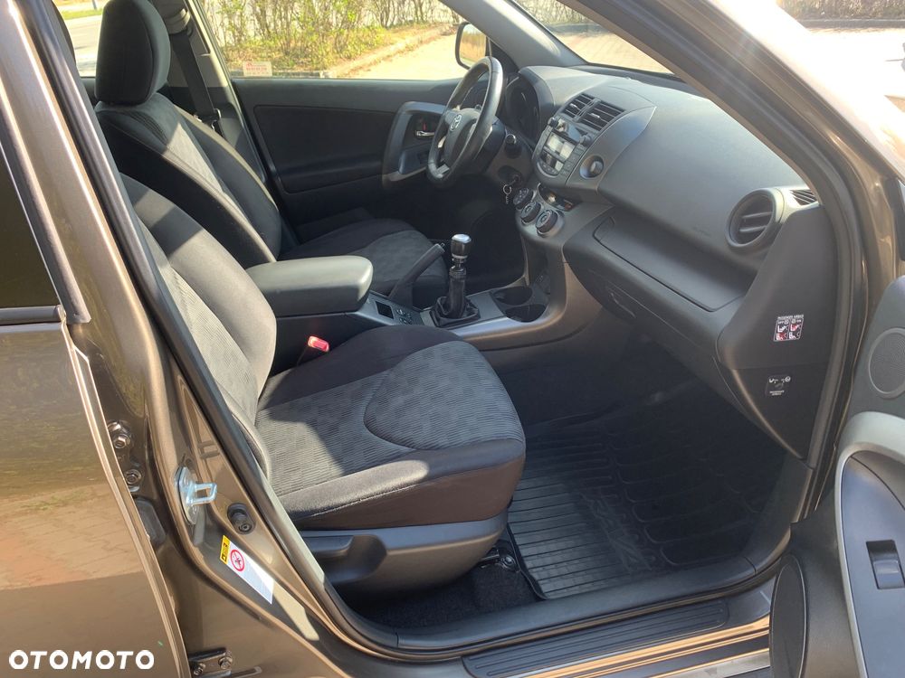 Toyota RAV4 2.0 VVT-i Luna - 8