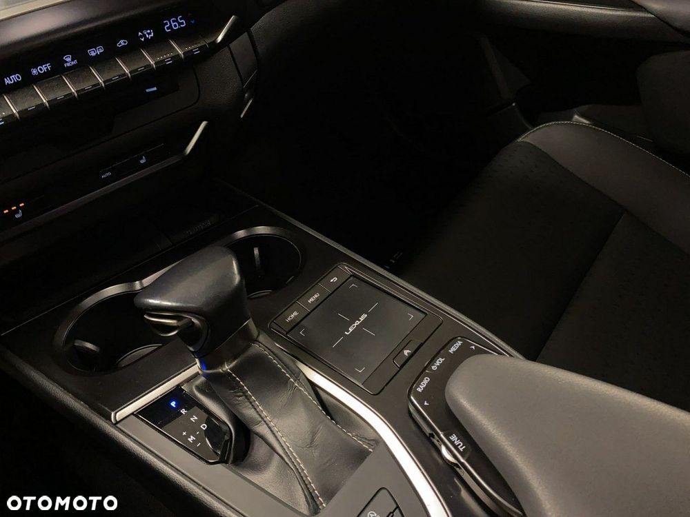 Lexus UX - 32