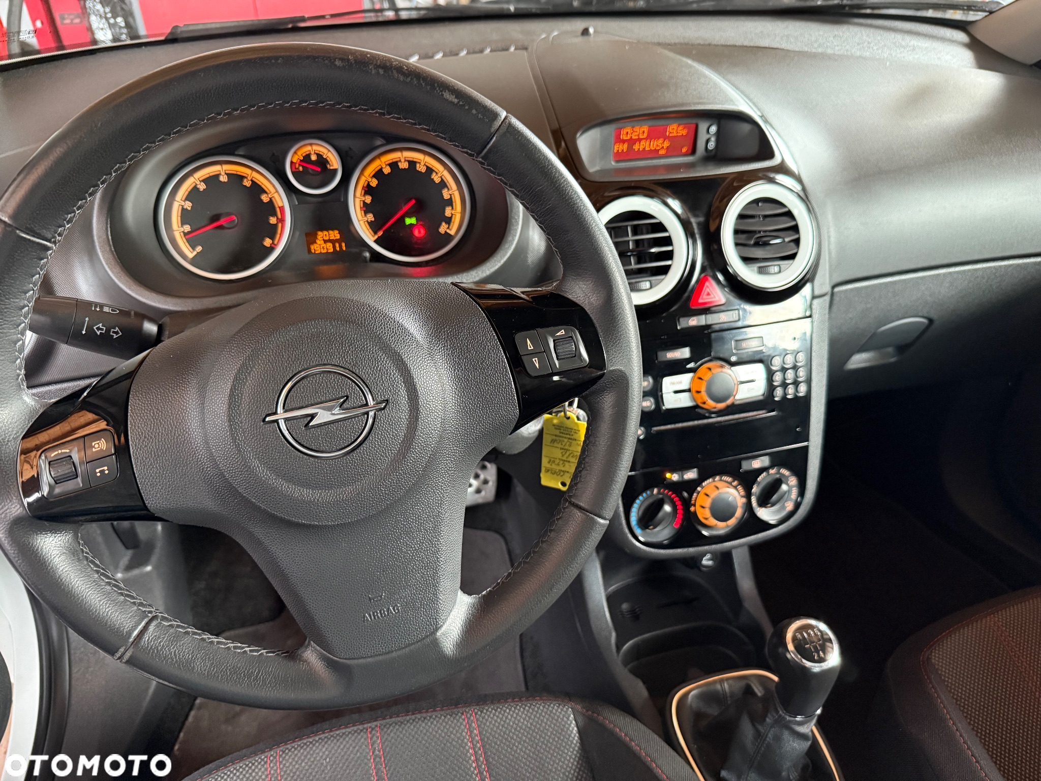 Opel Corsa 1.4 16V Color Edition - 9