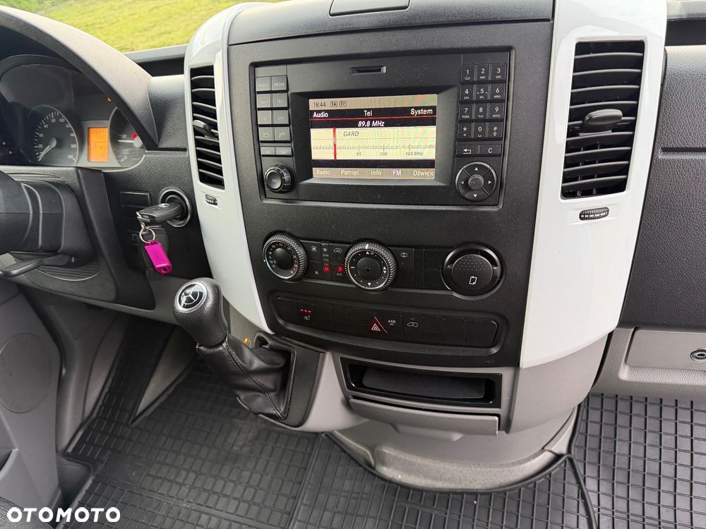 Mercedes-Benz Sprinter - 16