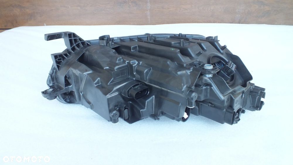 Lampa przednia lewa Skoda Octavia IV 5E494101 - 9