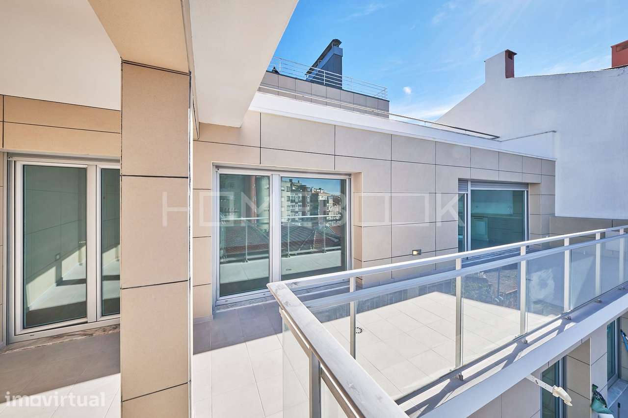 T1 com terraço e 2 lugares de garagem