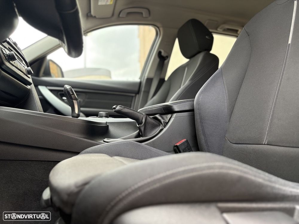 BMW 318 d Auto Line Sport - 13