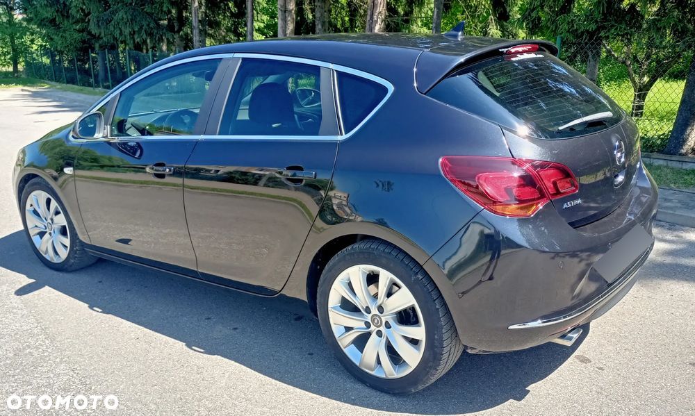 Opel Astra 2.0 CDTI Exklusiv - 1