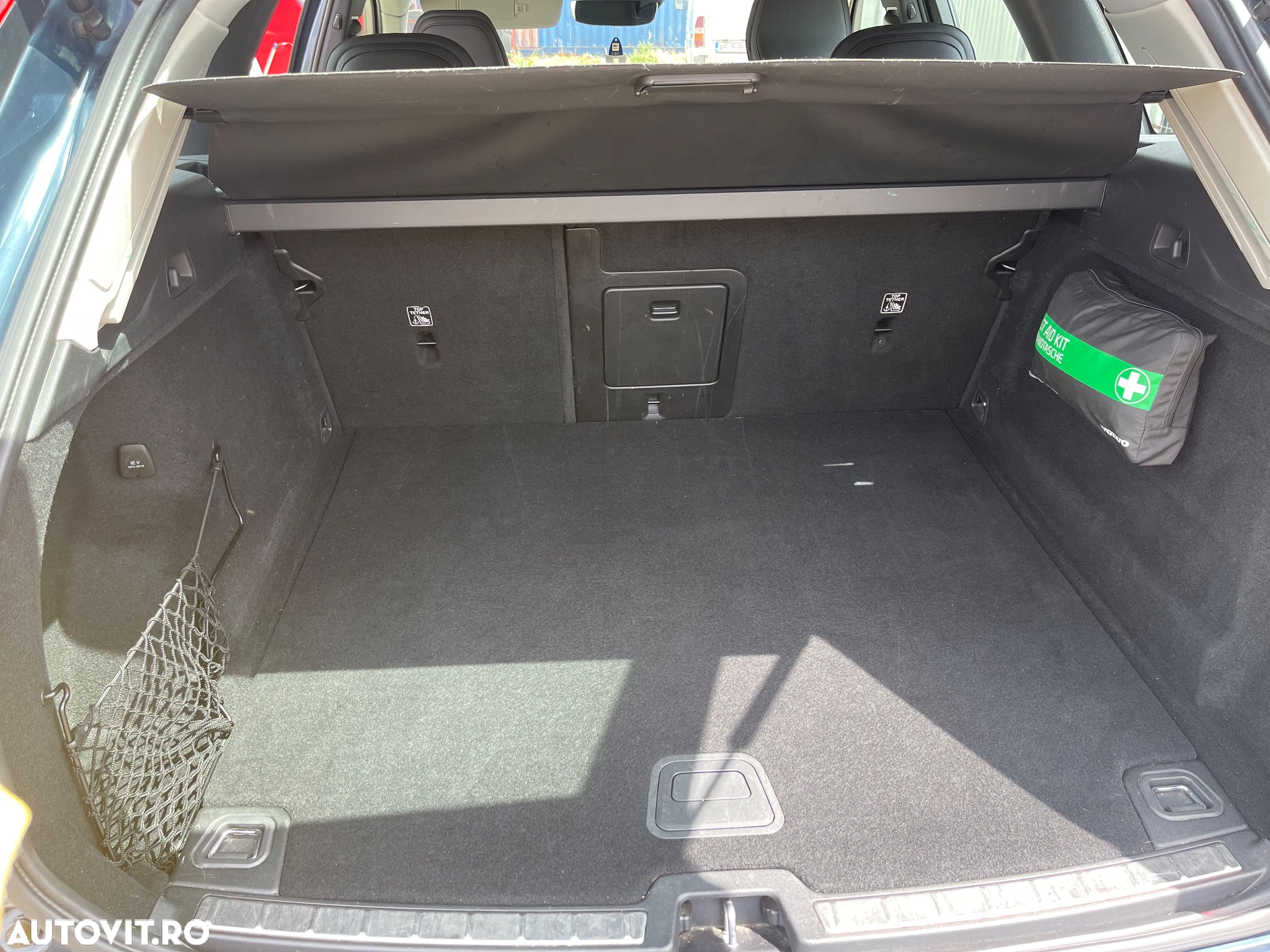 Volvo XC 60 B4 MHEV AT8 AWD Momentum Pro - 6