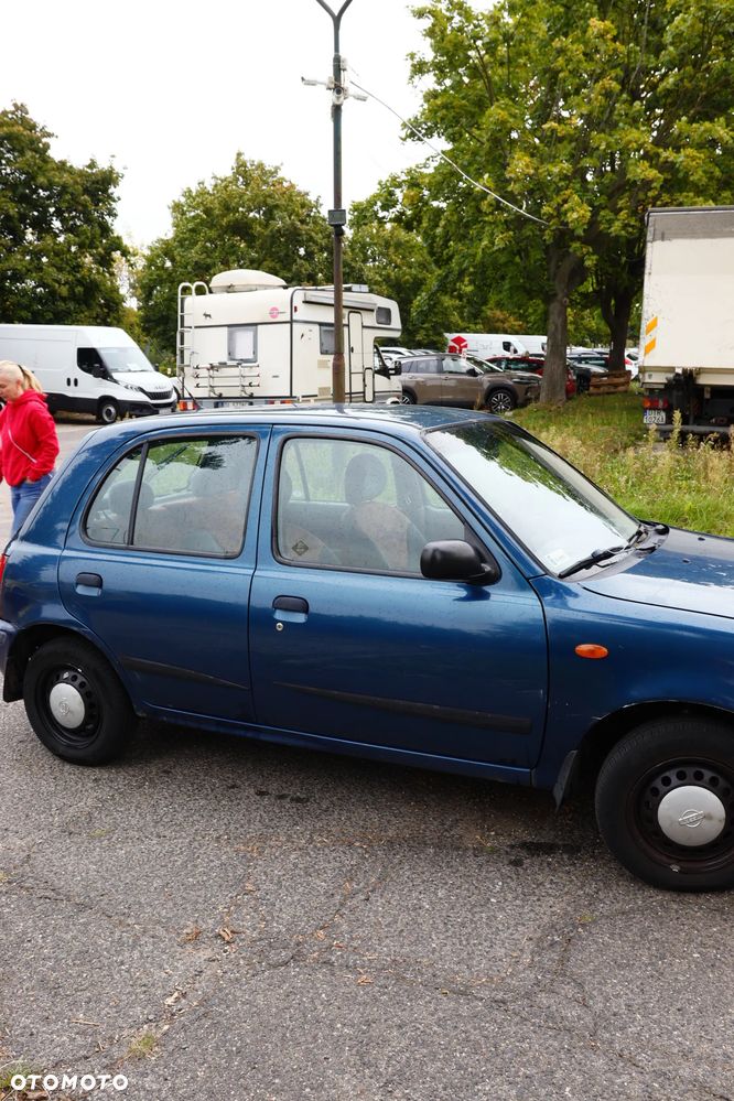 Nissan Micra 1.0 L - 10