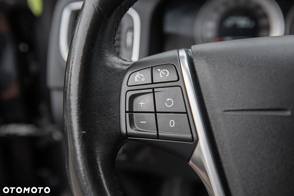 Volvo V60 D2 Momentum - 26