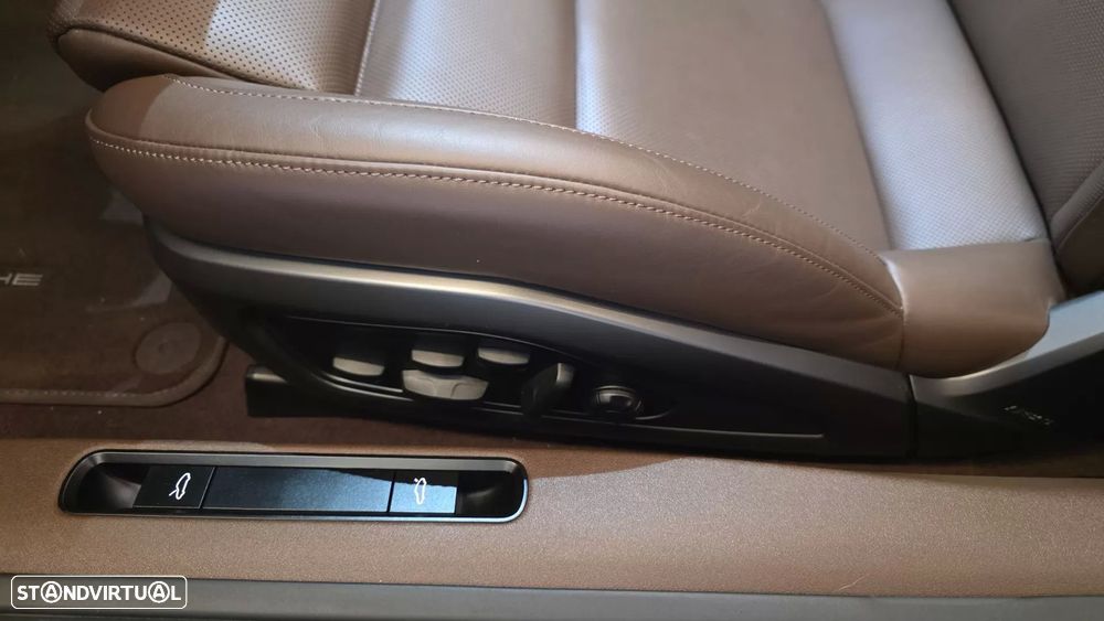 Porsche 911 (992) Targa 4 GTS PDK - 37