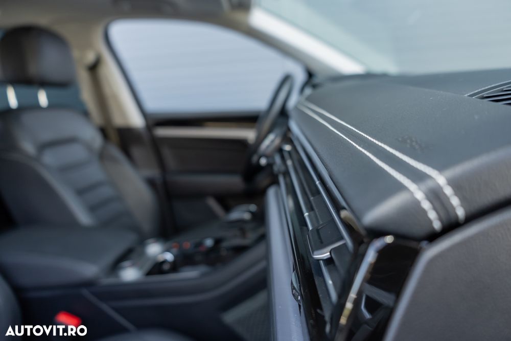 Volkswagen Touareg 3.0 V6 TDI SCR 4Motion Automatik Elegance - 31