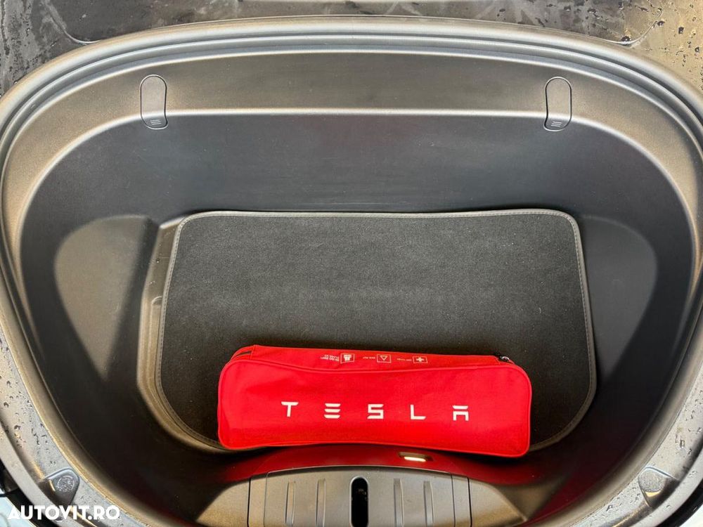 Tesla Model 3 - 28