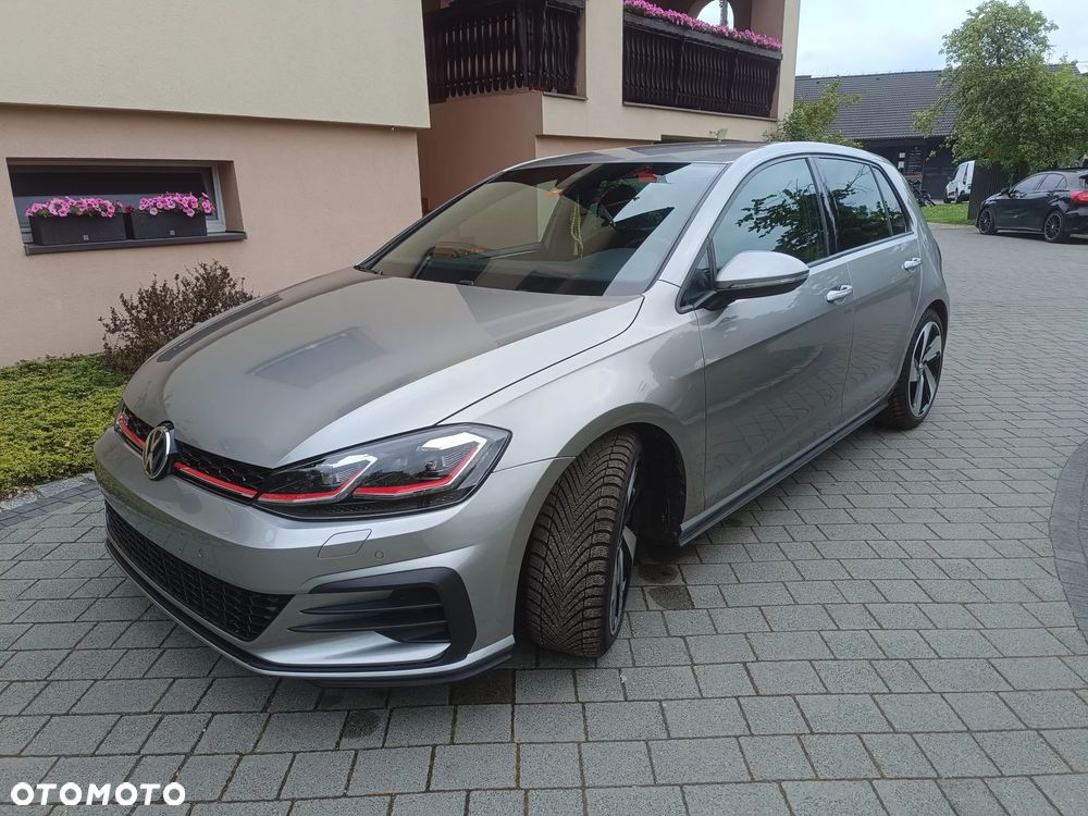 Volkswagen Golf - 4