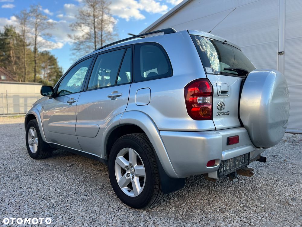 Toyota RAV4 D-4D 4x4 - 11