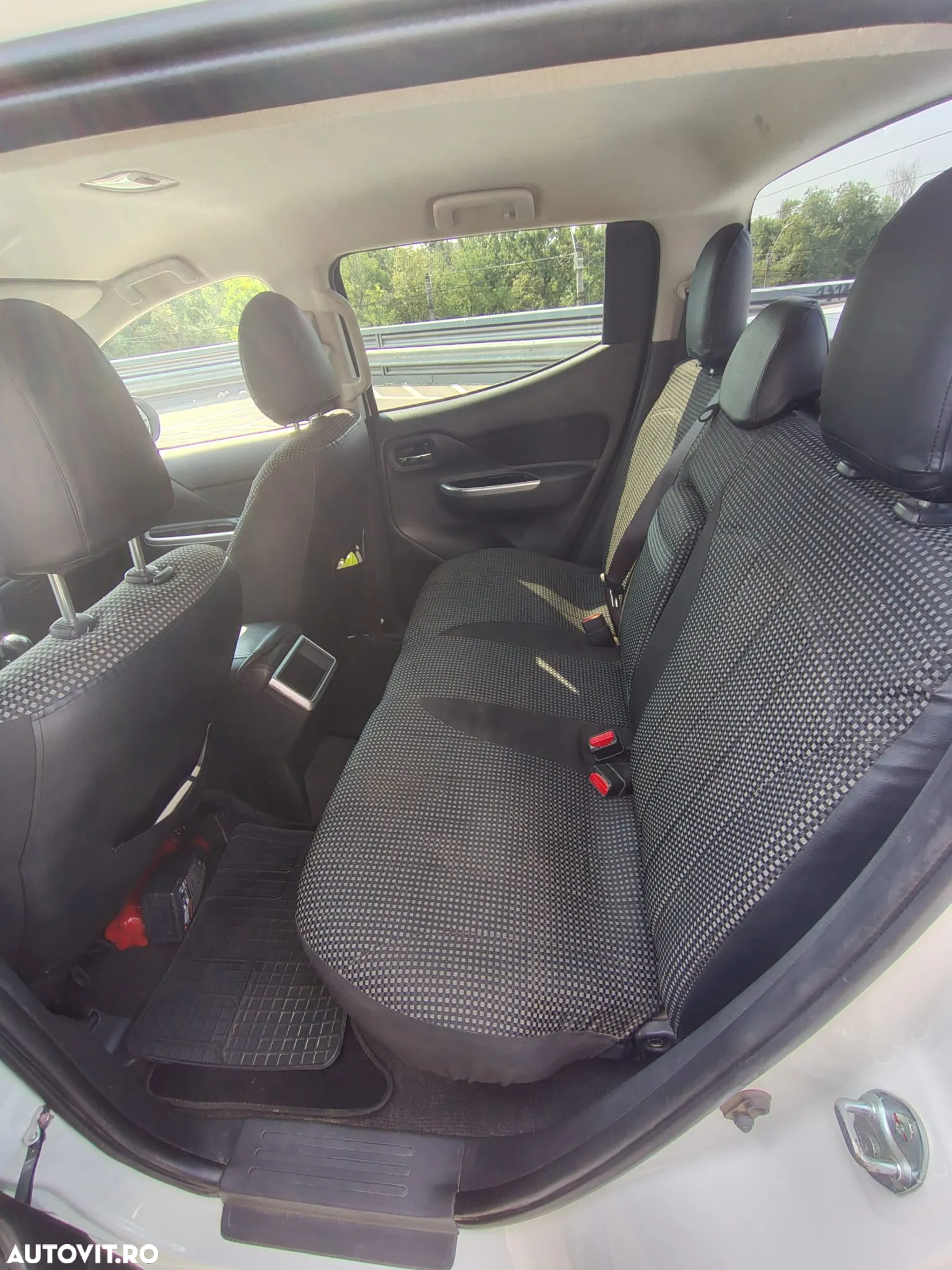 Mitsubishi L200 Double Cab 2.2 DI-D M/T Instyle - 25