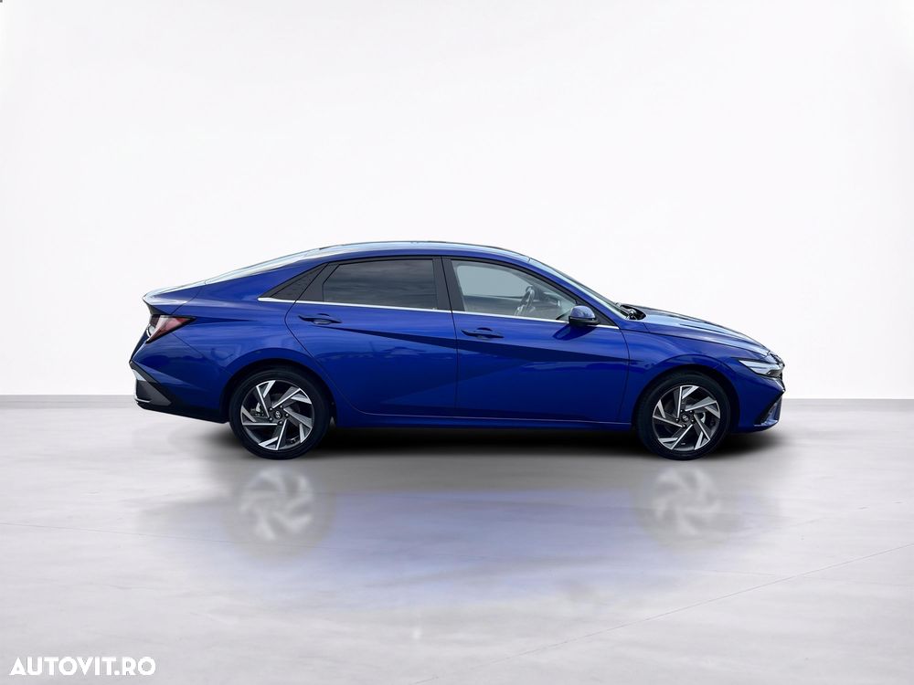 Hyundai Elantra - 8