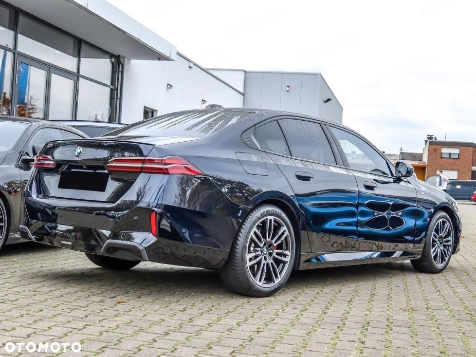 BMW Seria 5 520d xDrive mHEV M Sport - 6