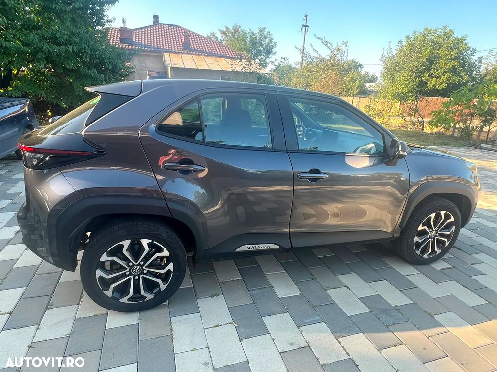 Toyota Yaris Cross 1.5 VVT-i HSD 4x2 Dynamic - 3