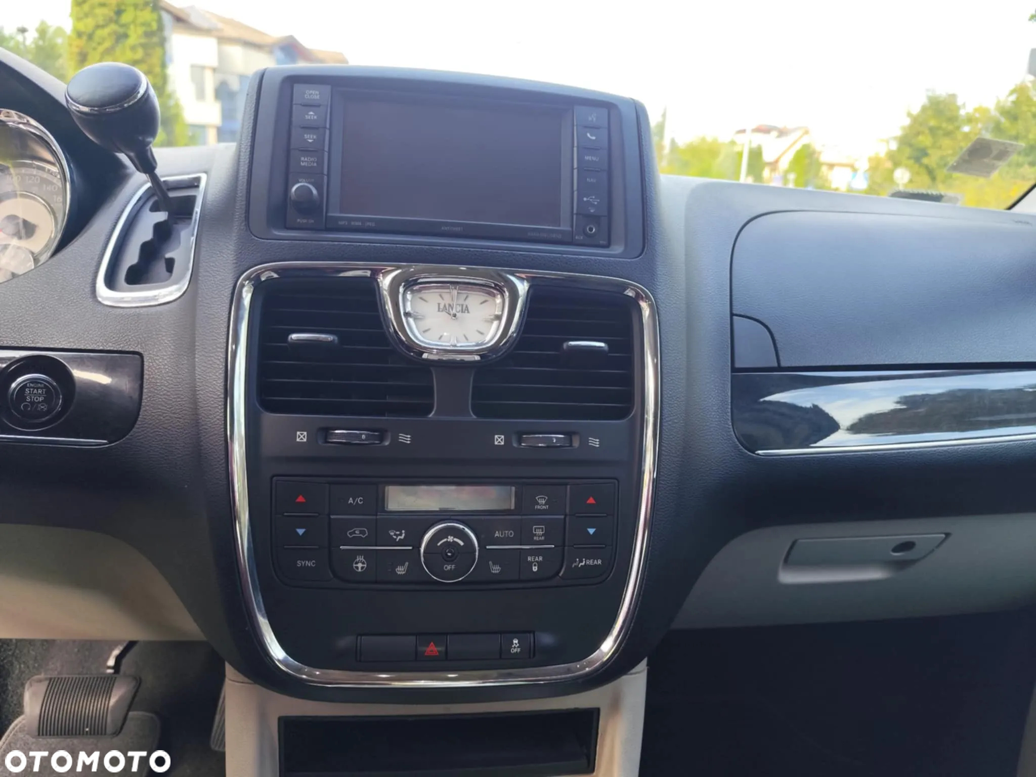 Lancia Voyager - 11