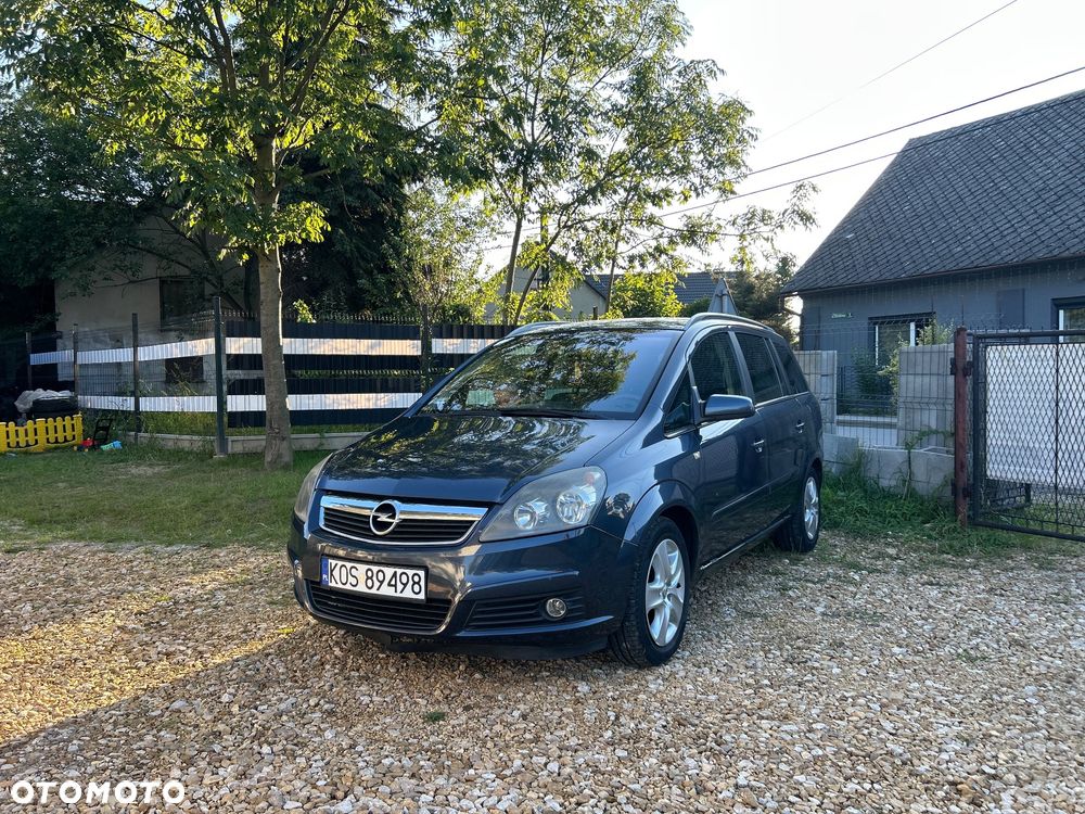 Opel Zafira 1.8 Cosmo - 1