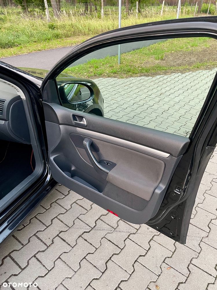 Volkswagen Golf V 1.9 TDI Comfortline DSG - 12