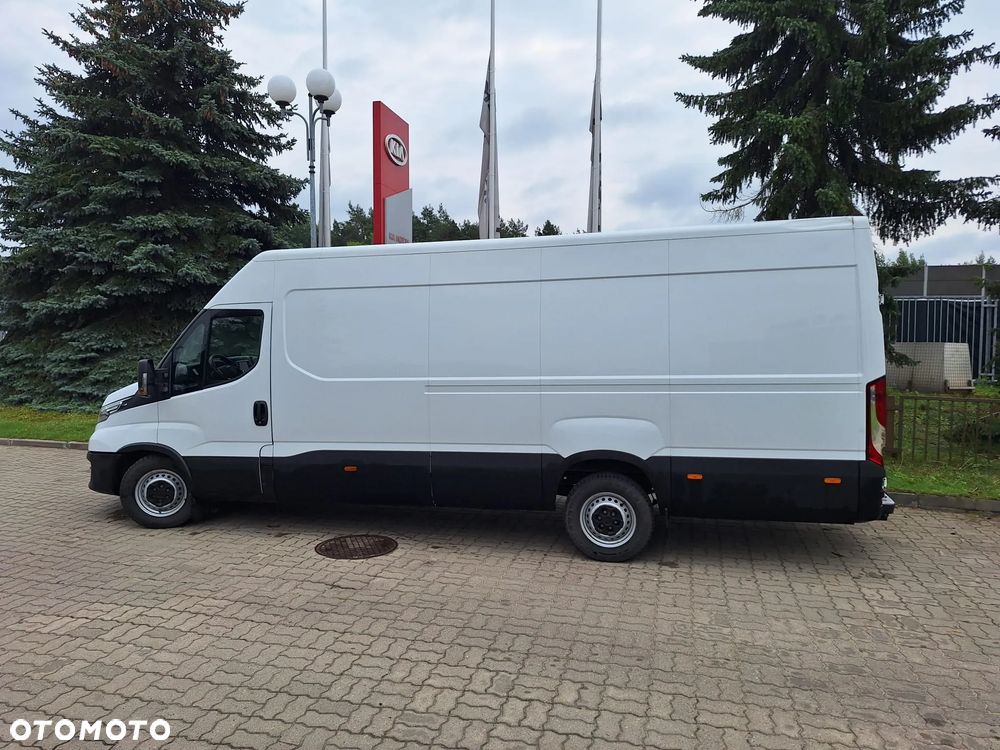 Iveco Daily 35S18 HiMatic furgon 16m blaszak automat FV23% MAXI 8HP - 9