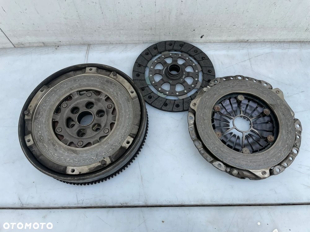 SPRZĘGŁO KOŁO ZAMACHOWE 7568006 323064210 BMW E90 2.0 N46B20B - 1