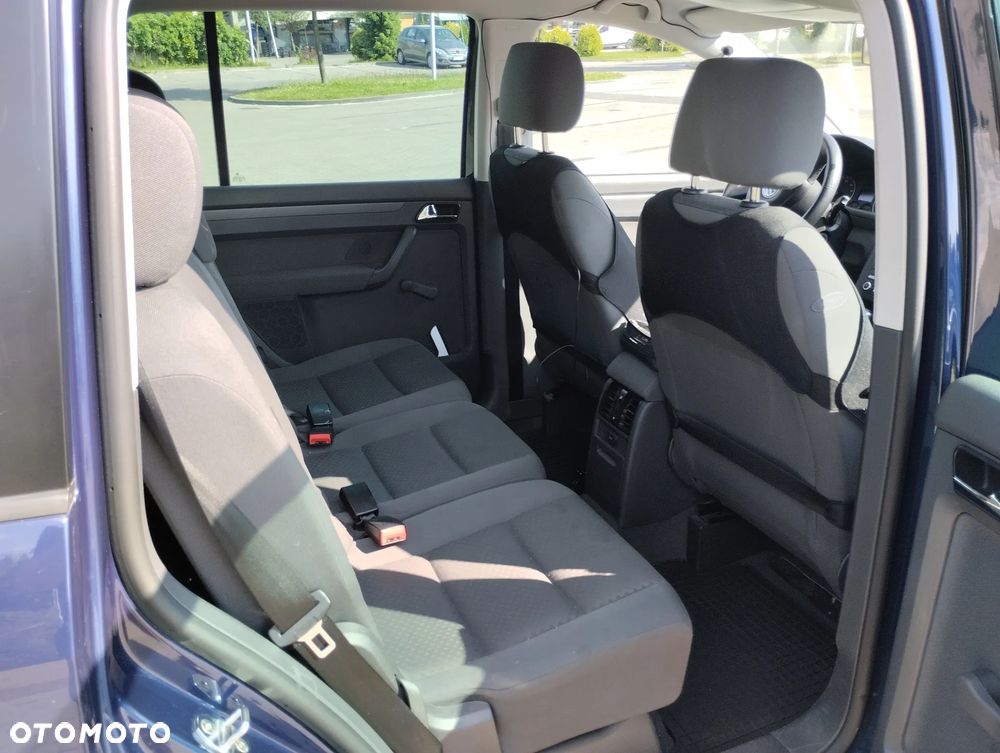 Volkswagen Touran 1.6 Conceptline - 12