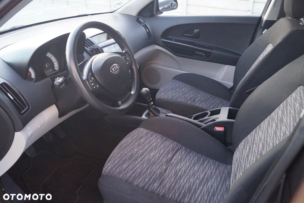 Kia Ceed - 15