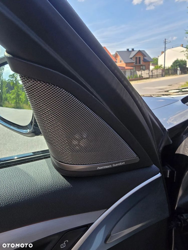 BMW Seria 5 520d Sport Line - 9