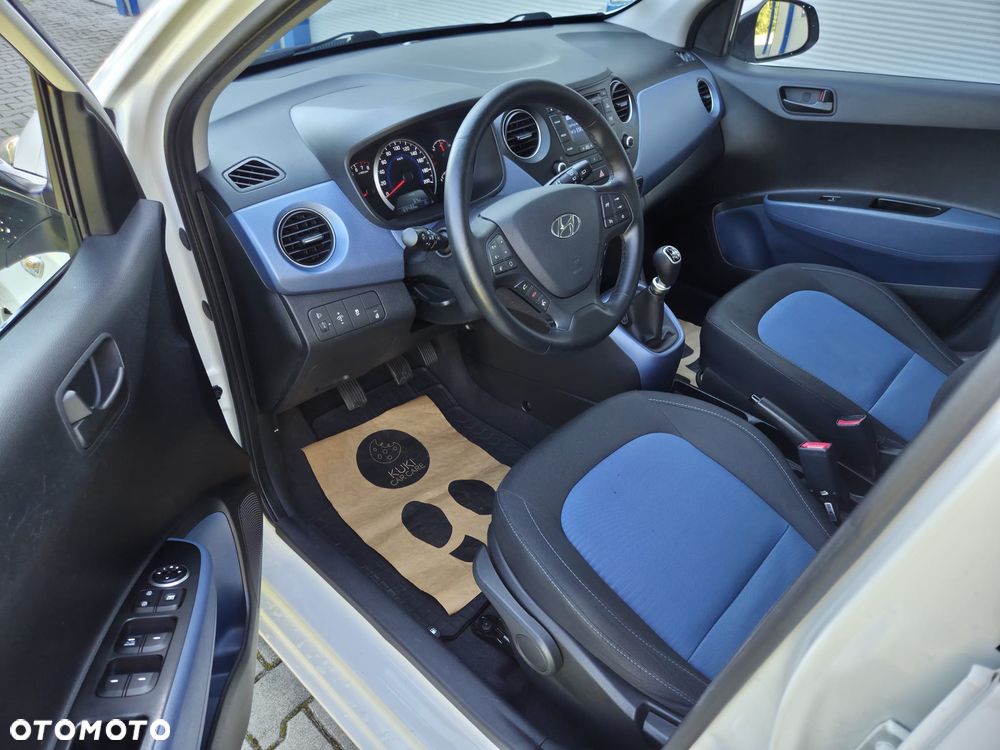 Hyundai i10 1.0 Fifa World Cup Edition - 12