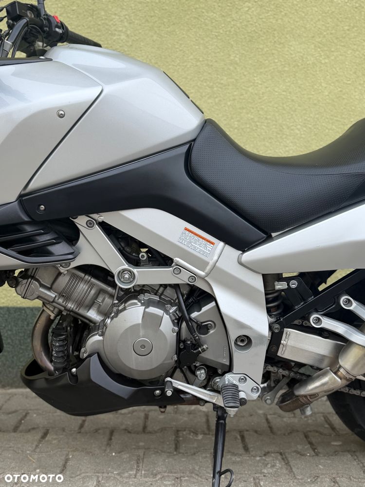 Suzuki DL - 24