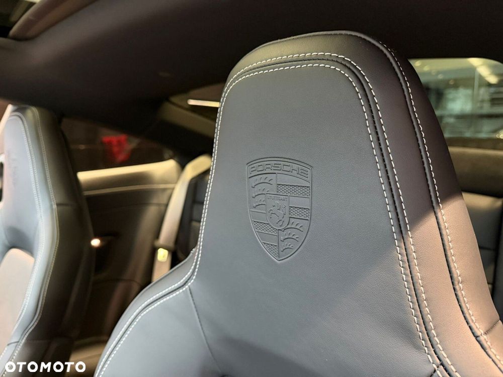 Porsche 911 Carrera - 18