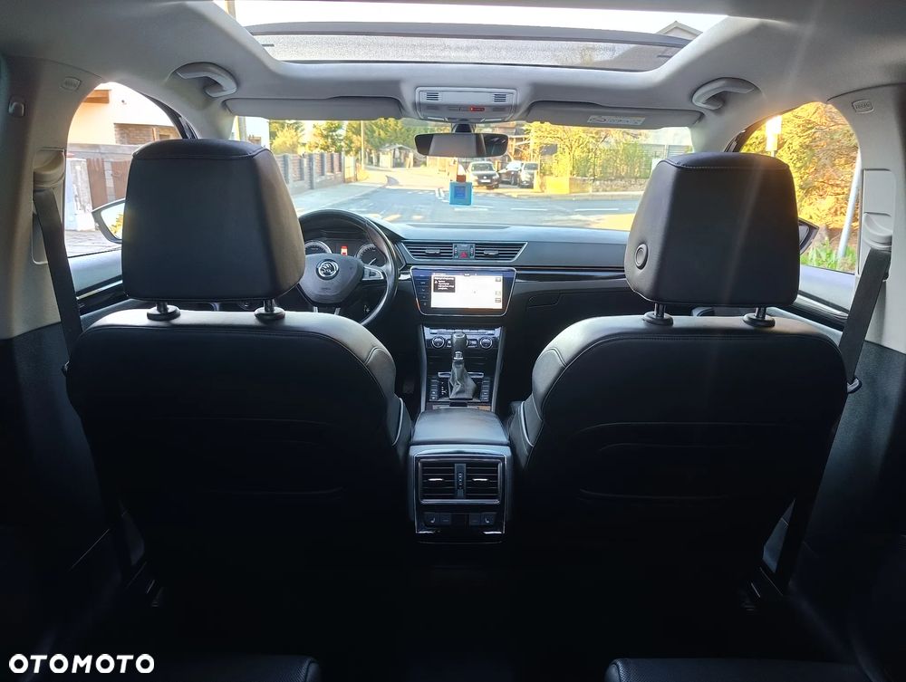 Skoda Superb 2.0 TDI DSG Premium Edition - 11