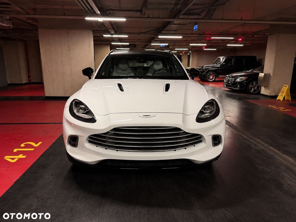 Aston Martin DBX - 3