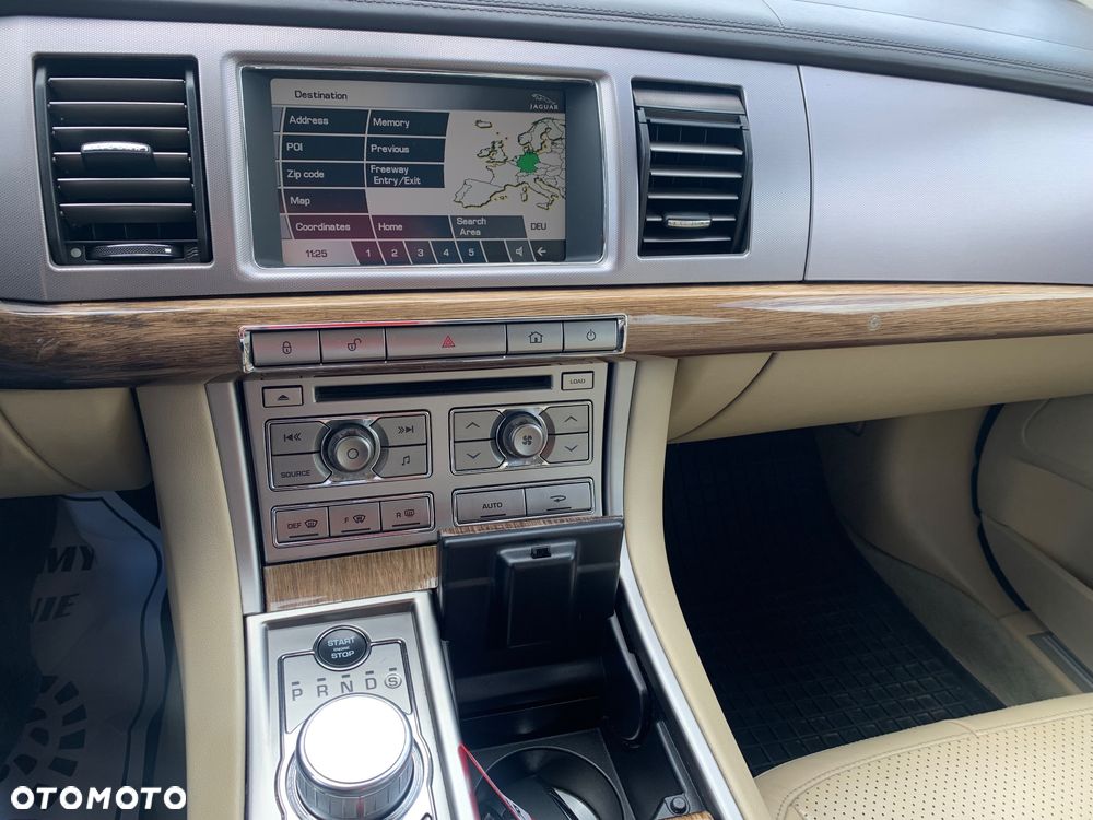 Jaguar XF 2.7 V6 Premium Luxury - 18