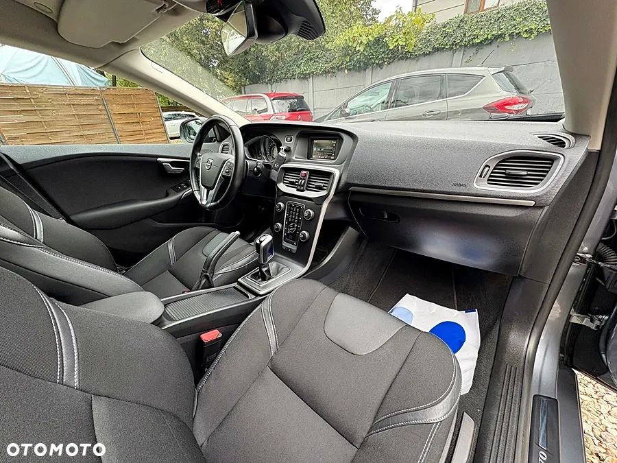 Volvo V40 D2 Drive-E Momentum - 19