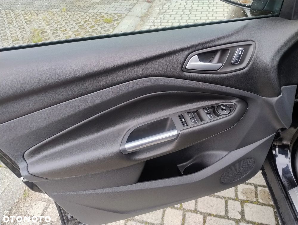 Ford Kuga 2.0 TDCi 2x4 Titanium - 11