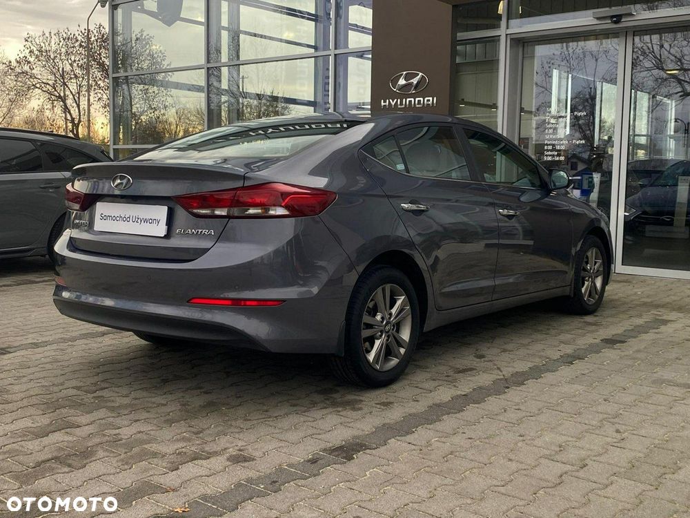 Hyundai Elantra - 10