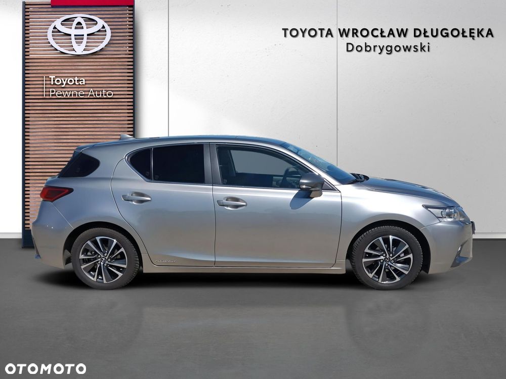 Lexus CT - 7