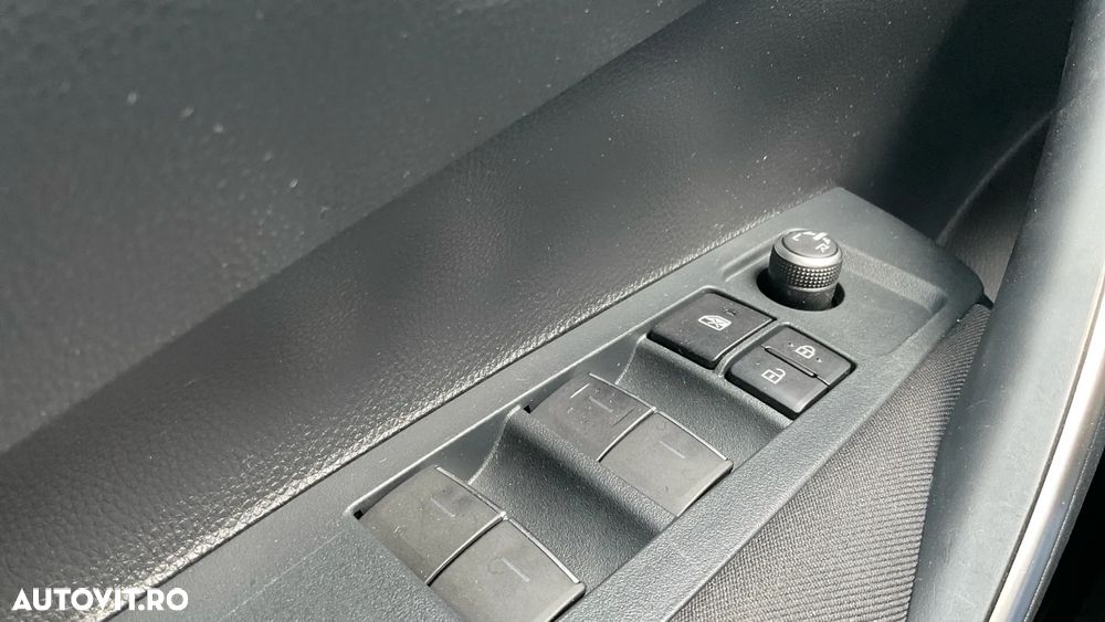 Toyota Corolla 1.8 HSD Business - 6