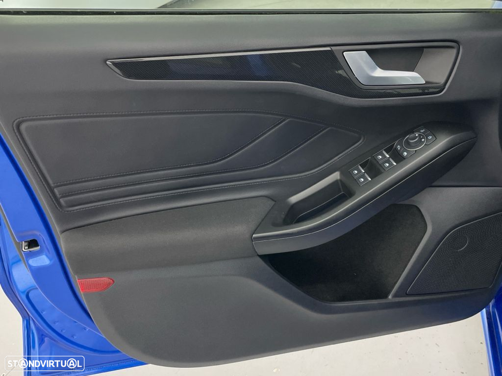 Ford Focus 1.0 EcoBoost MHEV ST-Line X - 18