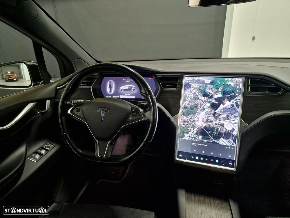 Tesla Model X 90D - 46