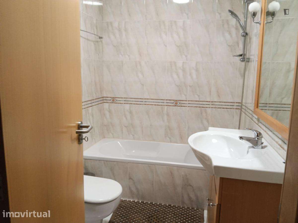 Quarto - localizado em Senhora da Hora Porto - Grande imagem: 4/7