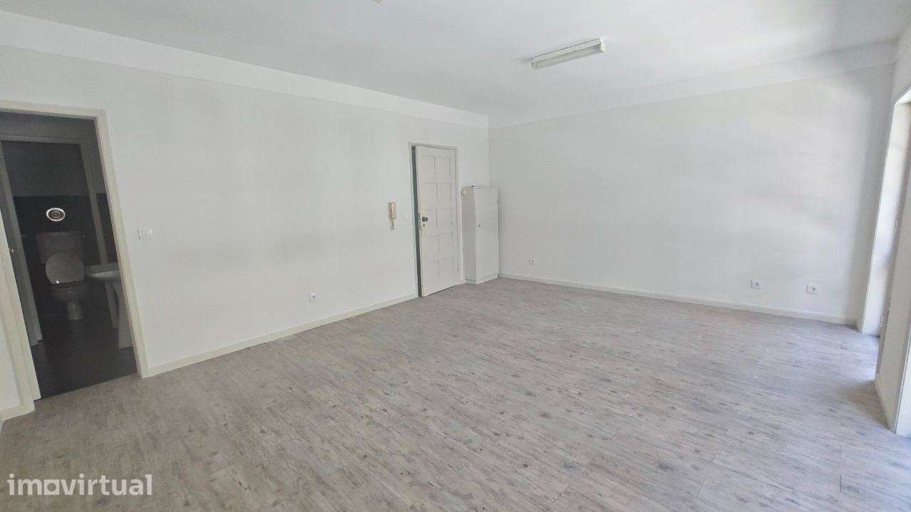 Sala - 33m2 - Rua Flores- Baixa do Porto - Grande imagem: 3/8