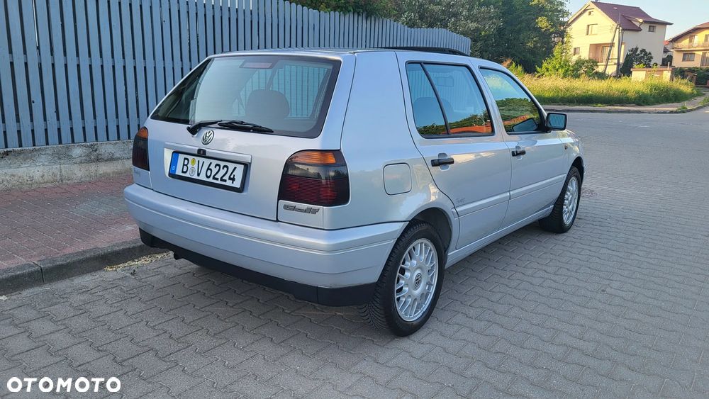 Volkswagen Golf - 6
