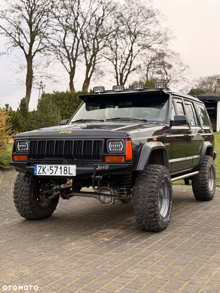 Jeep Cherokee - 1
