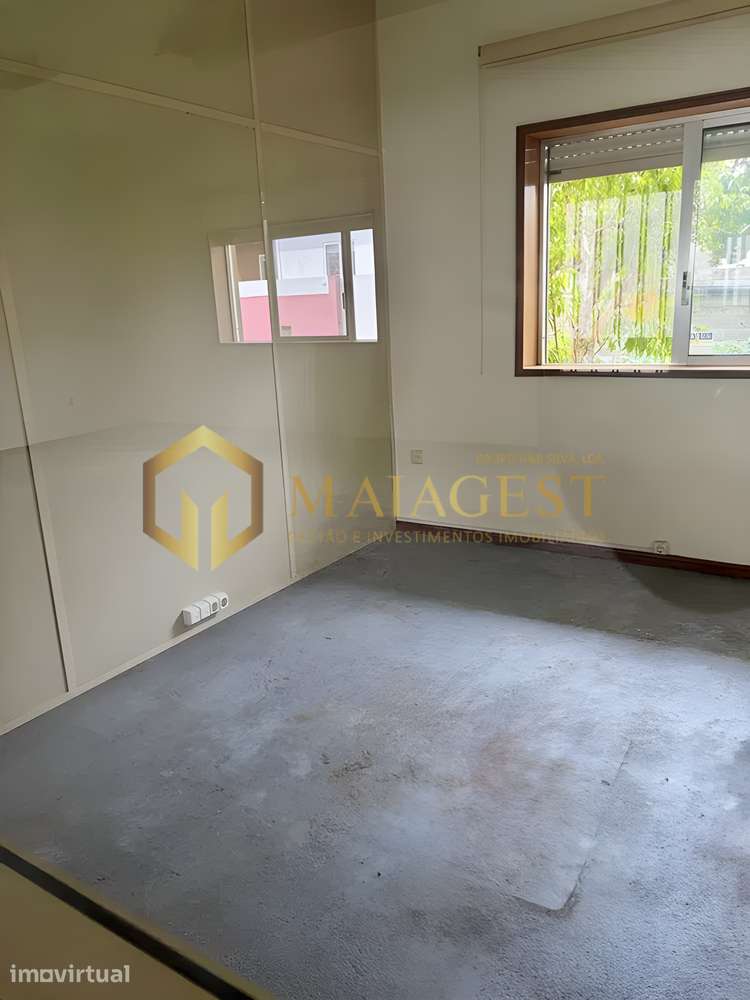 Armazém com Escritórios e Acesso para Cargas e Descargas - Grande imagem: 5/10