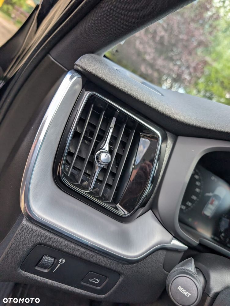 Volvo XC 60 D4 Momentum Pro - 19
